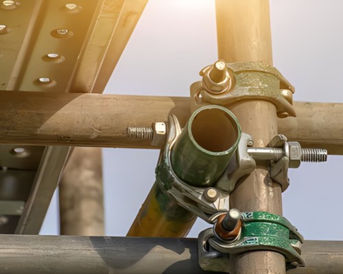 How Construction Crews Use Scaffolding Couplers Safely and Efficiently on Site